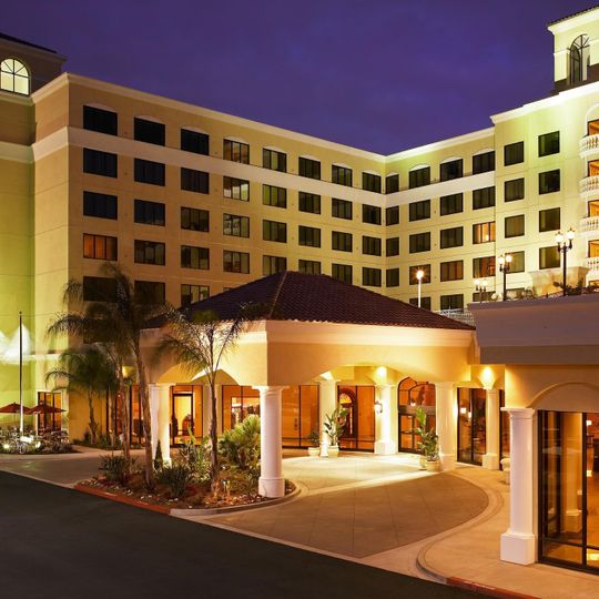 DoubleTree Suites by Hilton Hotel Anaheim Resort