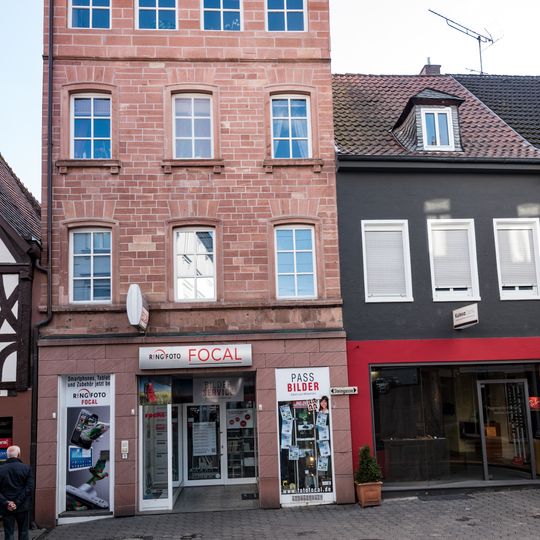 Wohn- und Geschäftshaus