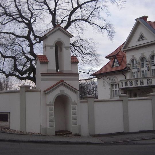 Kaplička na návsi v Radonicích