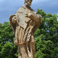 Socha sv. Jana Nepomuckého na mostě hradu Veveří