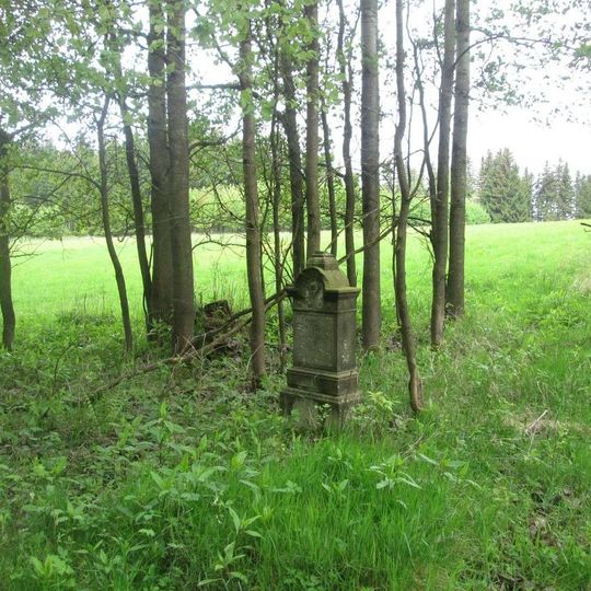 Kříž jihovýchodně od Ostřetína v lese