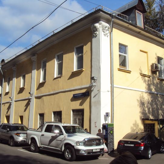 Жилой флигель