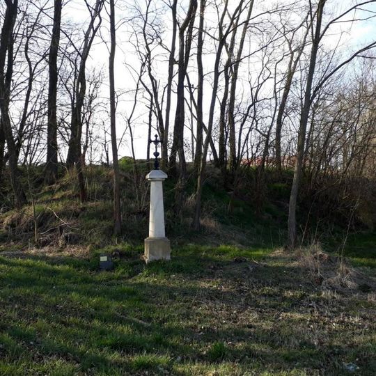 Kříž u Lochousic u staré cesty