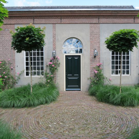 Huize Klarenbeek: oranjerie/koetshuis
