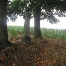 Kříž v poli východně od Sobětic