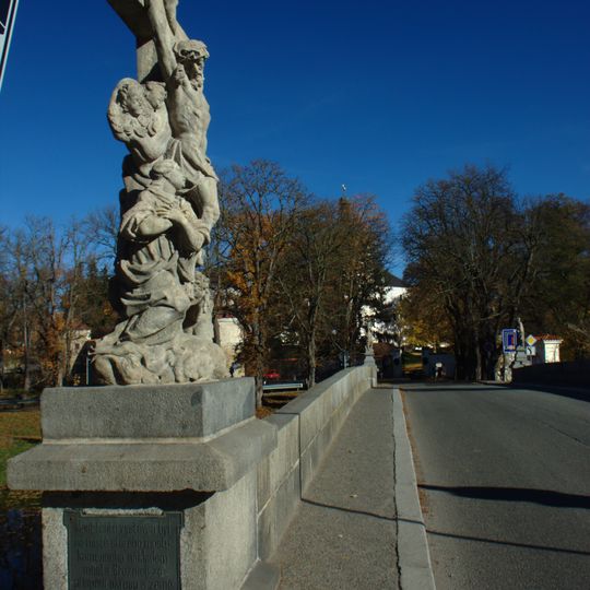 Sousoší Kalvárie v Březnici na mostě