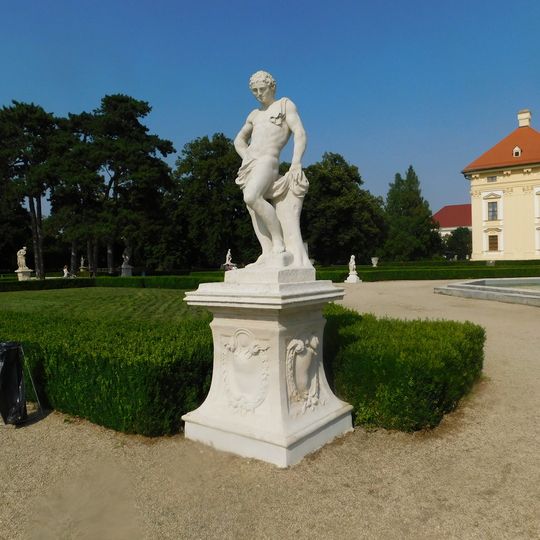 Socha Adonise v zámeckém parku ve Slavkově