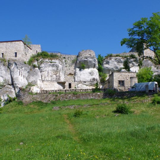 Bąkowiec Castle