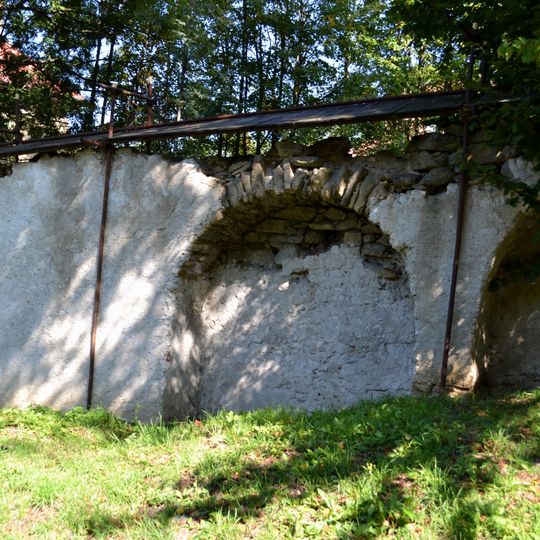 Banícka nemocnica, múr hradbový