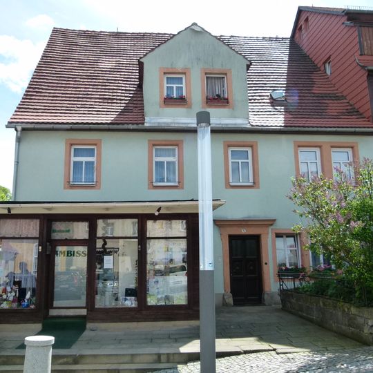 Wohnhaus in halboffener Bebauung Markt 5