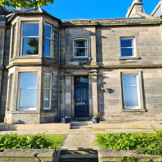 4 Gillespie Terrace, The Scores, St Andrews
