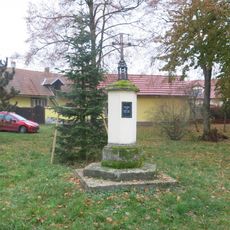 Kříž naproti domu 200 ve Strakách