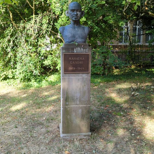Buste vum Mahatma Gandhi am Stadpark zu Lëtzebuerg