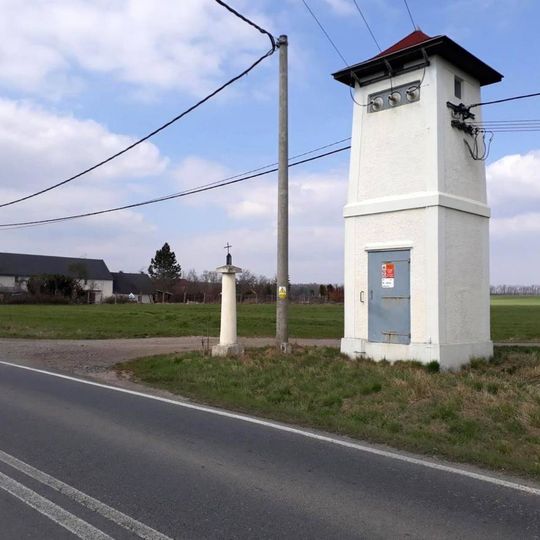 Kříž u rozcestí ve Vodním Újezdu