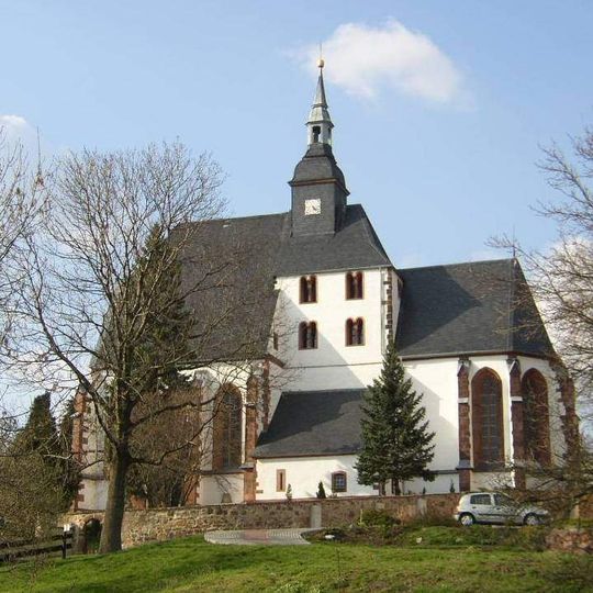 Sachgesamtheit Marienkirche und Kirchhof Wickershain, mit folgenden Einzeldenkmalen: Kirche, Kirchhofsmauer mit Toranlage, einige alte Grabsteine und Gefallenendenkmal Erster Weltkrieg , Pfa