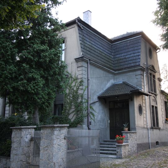 35 Niepodległości Street in Sulechów