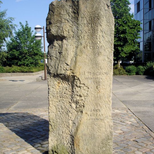 Gedenkblock zum Internationalen Sandstein-Plenair