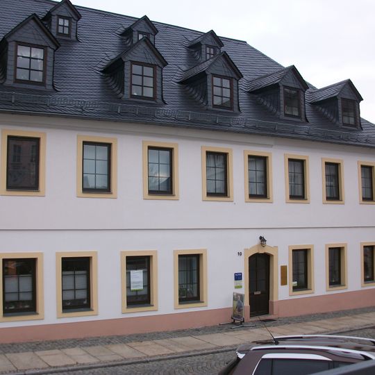 Wohnhaus in Ecklage und in geschlossener Bebauung Fürstenplatz 10