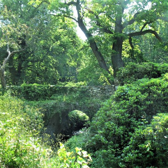 Most přes výpust Zámeckého rybníka ve Vrchotových Janovicích