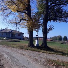 Kříž v jihozápadní části Rodinova