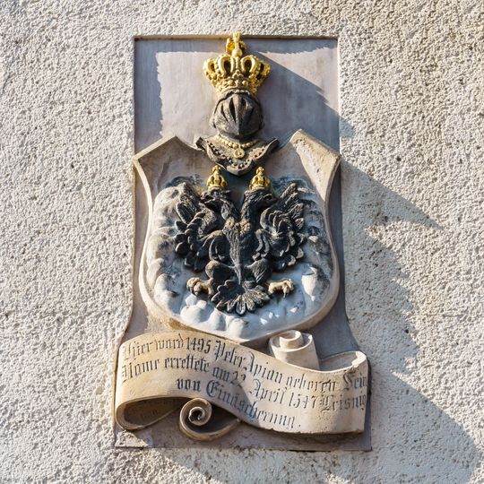 Wohnhaus in geschlossener Bebauung, mit Inschrifttafel Markt 13