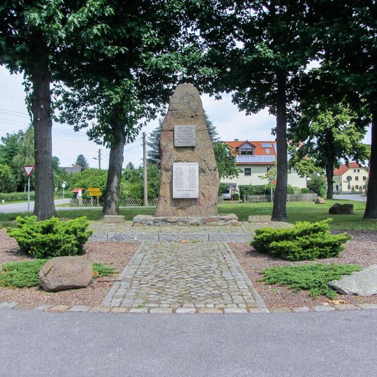 Denkmal für die Gefallenen des Ersten und Zweiten Weltkrieges An den Linden