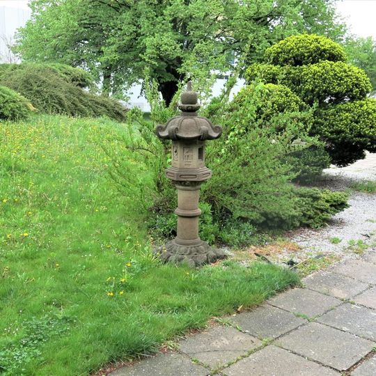 Plastika v japonském stylu v areálu zemědělské univerzity v Suchdole