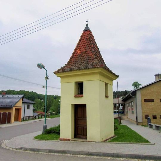 Zvonice v Radíkově u prodejny Hruška