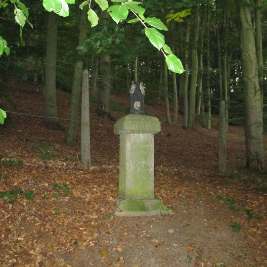 Kříž západně od Zbirohu