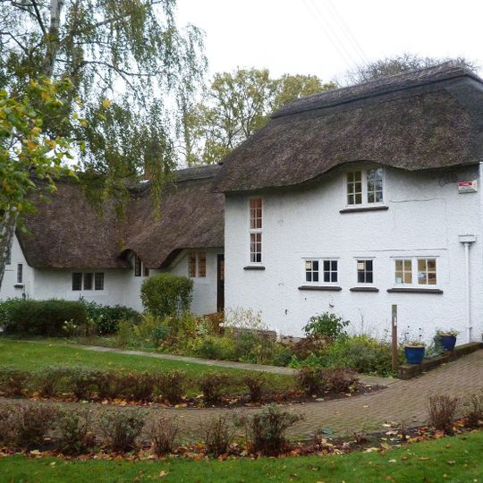 296, Norton Way South