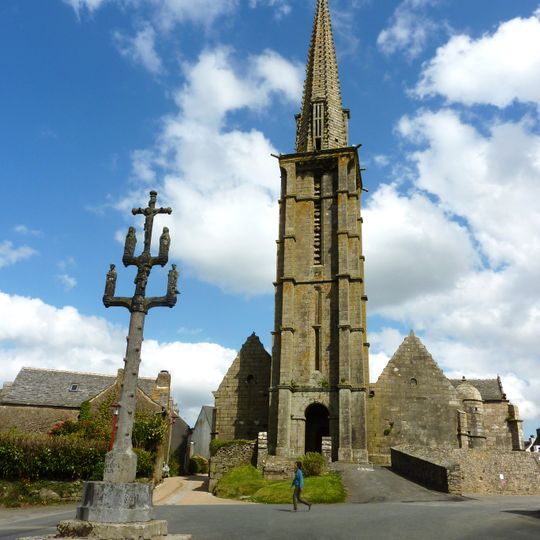 Enclos paroissial de Plounéour-Ménez