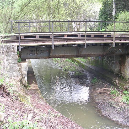 Železniční most přes Bojovský potok v zastávce Bojov