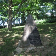 Památník v Plané v parku pod školou II