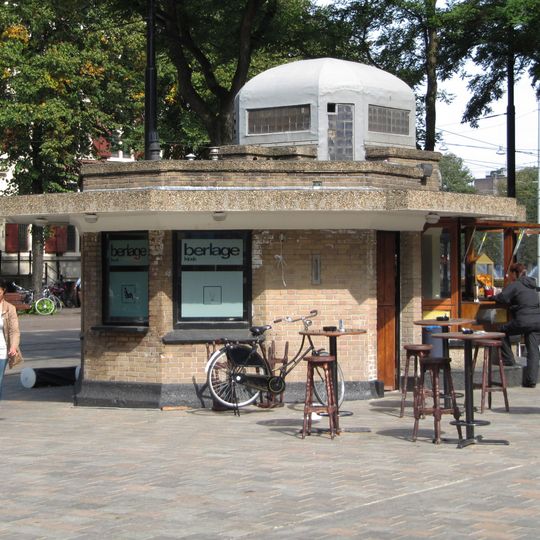 Vrijstaande kiosk kubistisch-expressionistische trant