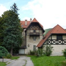Hotel Nibelungenhof und zwei Wirtschaftsgebäude
