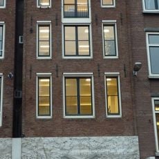 Pand met pilasters-halsgevel