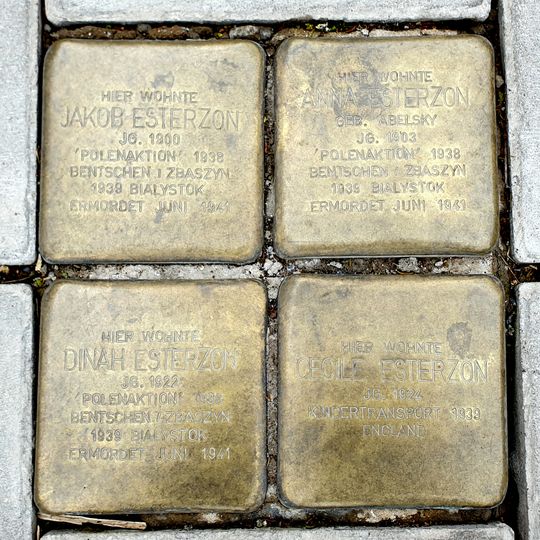 Stolperstein dedicated to Cecile  Esterzon
