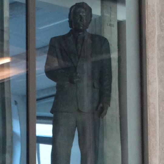 Eerbetoon aan André van der Louw