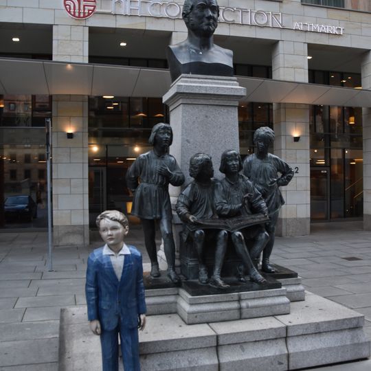 Ernst-Julius-Otto-Denkmal