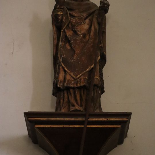 Un saint évêque debout