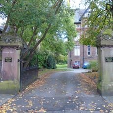 Gates And Gatepiers To Number 44