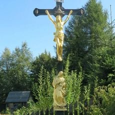 Kříž u silnice v centru Nové Vsi v Horách