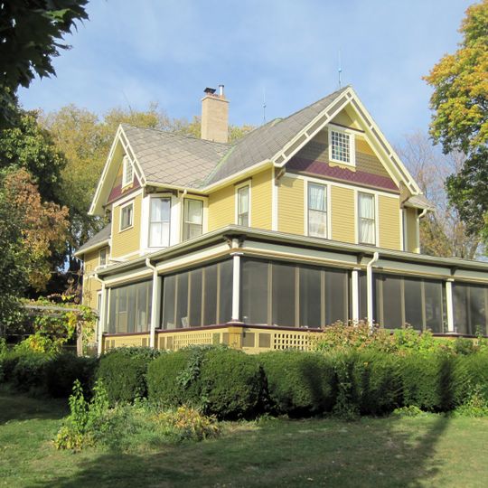 David W. and Jane Curtis House