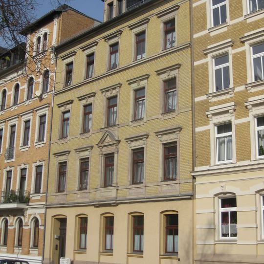 Mietshaus in geschlossener Bebauung Pestalozzistraße 7