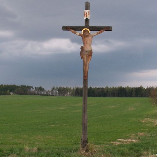 Dřevěný kříž u cesty do Jamolic