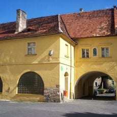 Pl. Wolności  66, 66a  (d. 100)