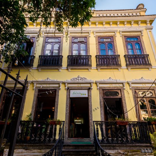 Edifício à rua das Laranjeiras, nº 222