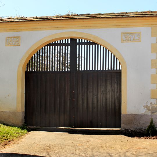 Brána usedlosti čp. 25