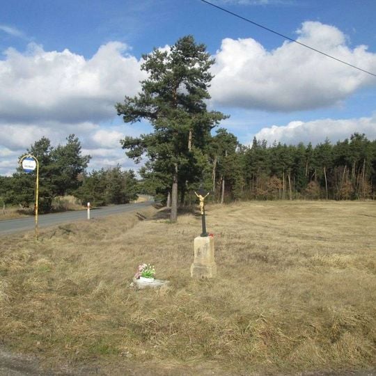 Kříž u křižovatky nad Lozou