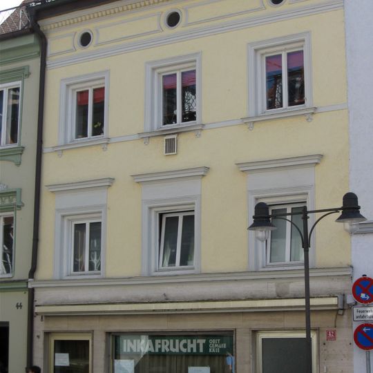 Wohn- und Geschäftshaus